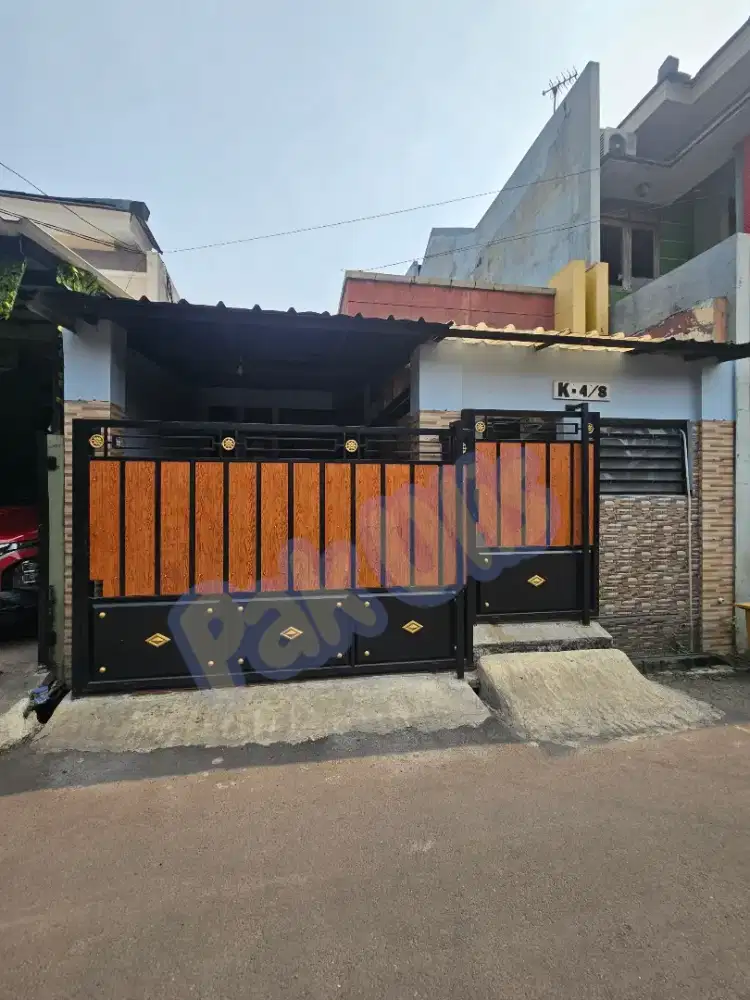 DISEWAKAN RUMAH DI CLUSTER NYAMAN, AMAN,DAN TENTRAM 2 KAMAR TIDUR 1KM