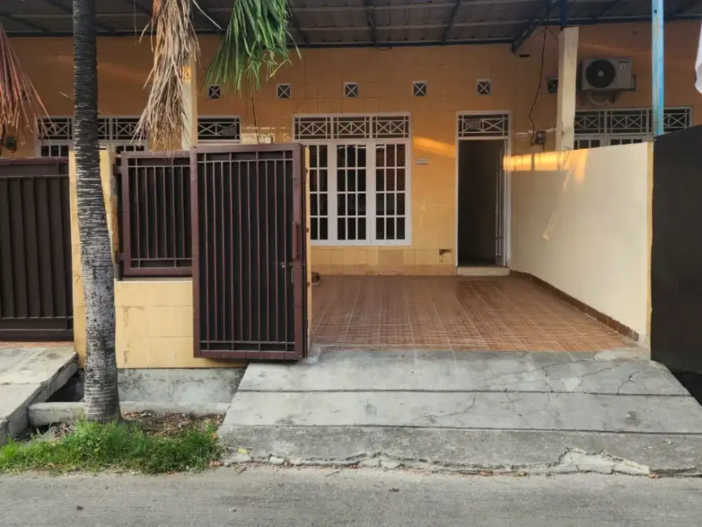 Dikontrakkan tahunan rumah  di komplek Pelindo 2 Rawa Badak Selatan Jakarta Utara