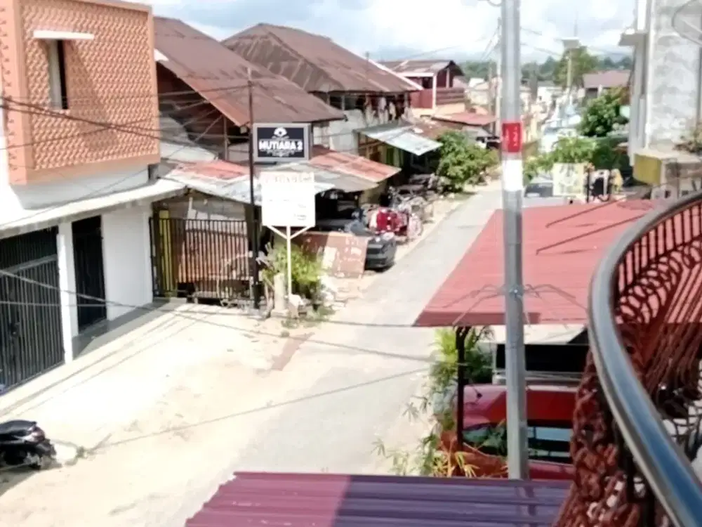 Rumah dikontrakan Jalan Napitupulu bagasan  no. 10 Balige tobasa