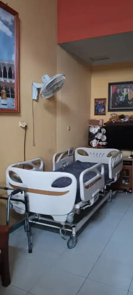 Dijual cepat Tempat tidur medis elektrik