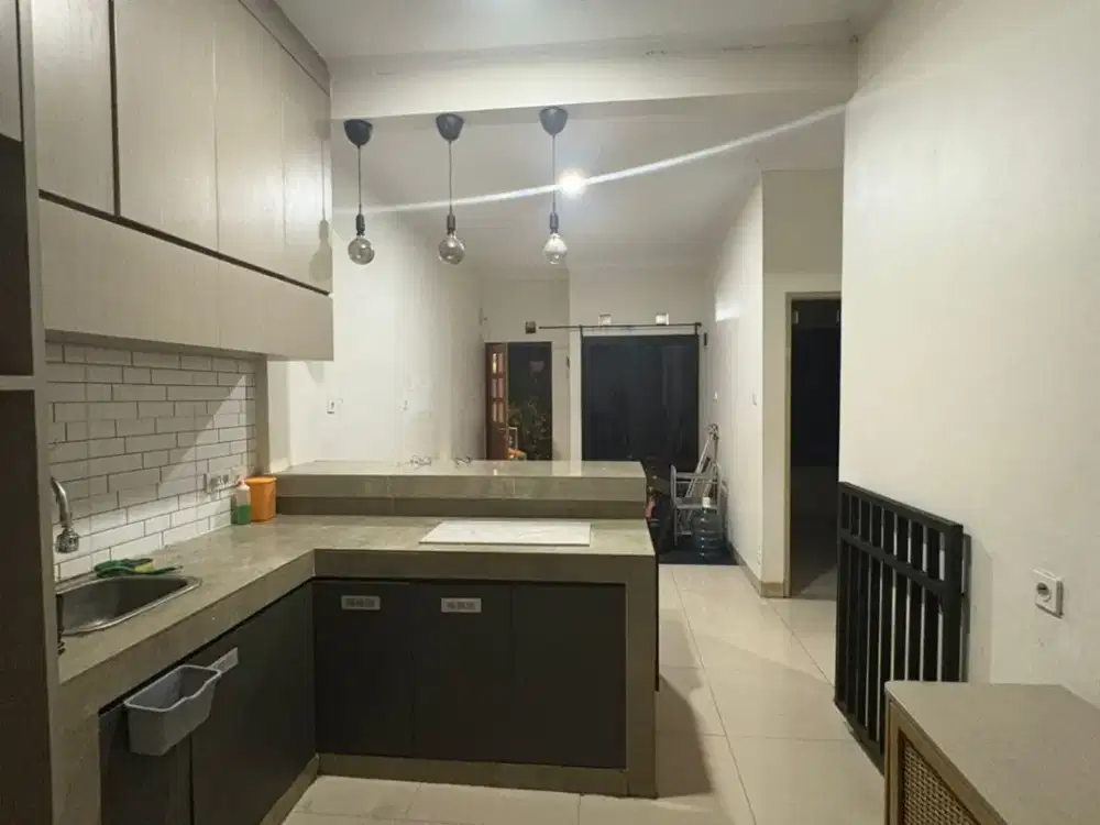 Dijual Rumah Full Furnished Cantik di Sariwangi Bandung