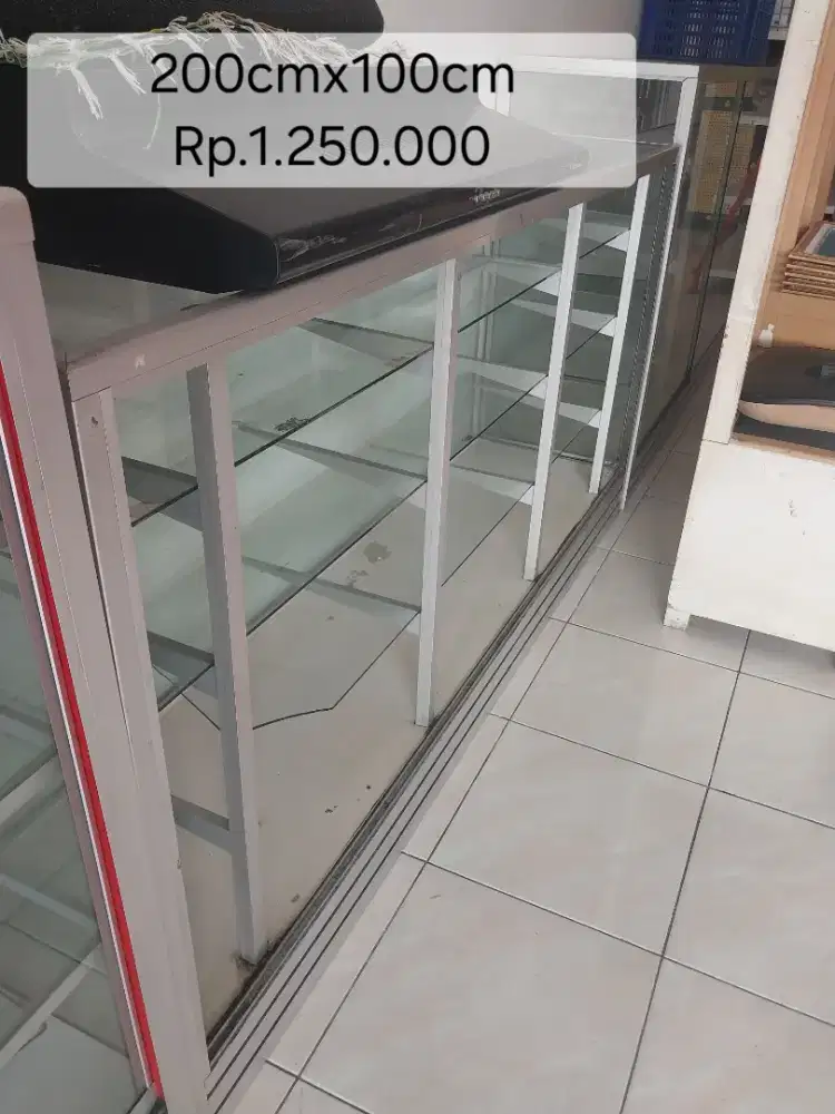 Etalase kaca ukuran 200cm X 100cm
