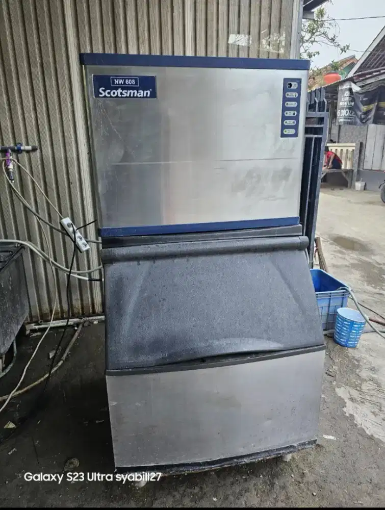 Mesin ice maker kristal es batu kapasitas 250 kg merk Scotsman USA