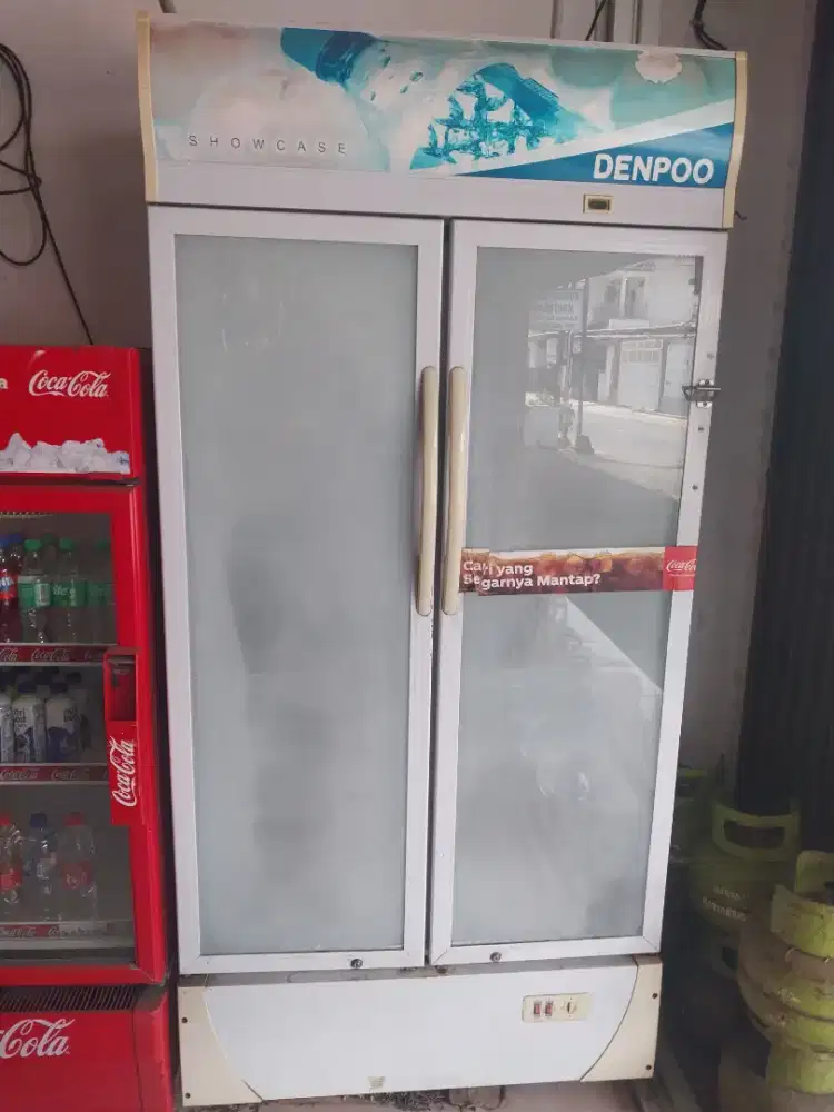 Showcase Kulkas freezer jualan minum