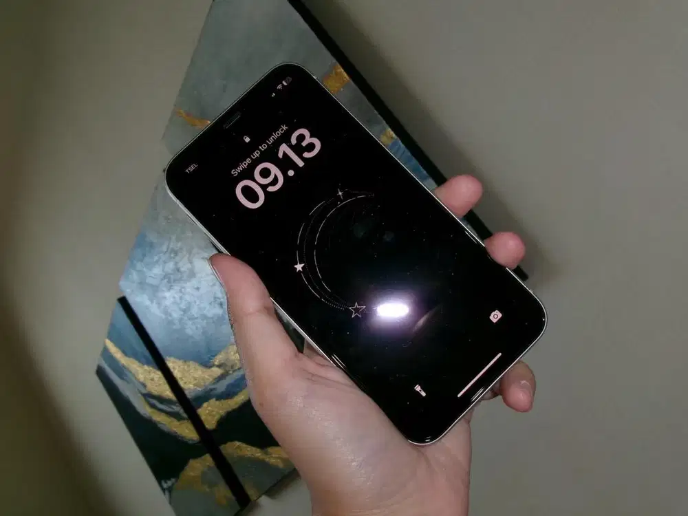Dijual iPhone 11 White 128GB iBox