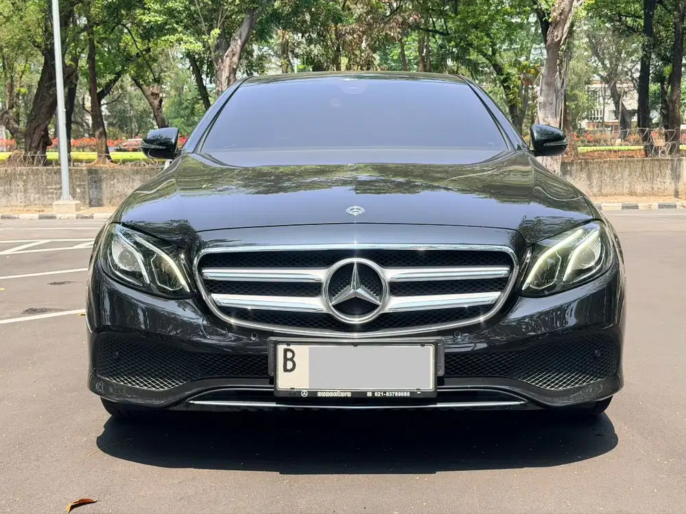 MERCEDES BENZ E250 AT HITAM 2018
