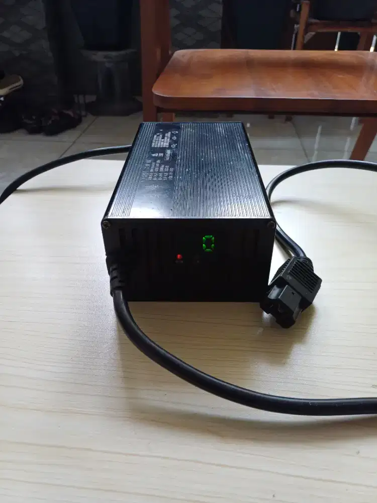 Charger Sepeda Motor Listrik Yadea 72 V 10 Ah