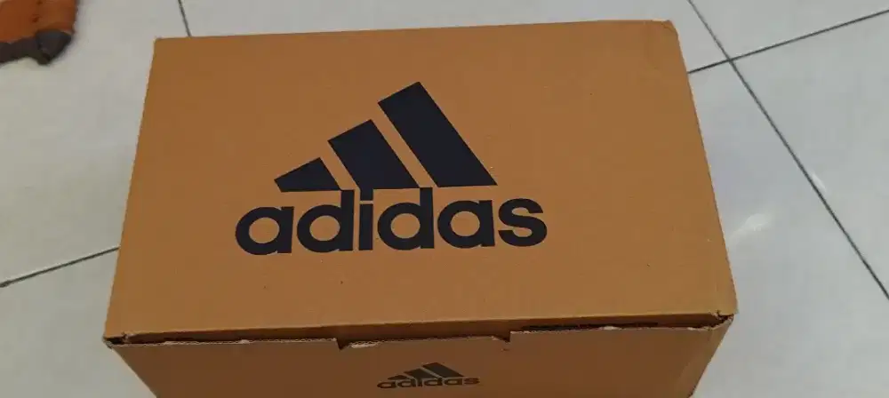 Sepatu Running Adidas Base Aim