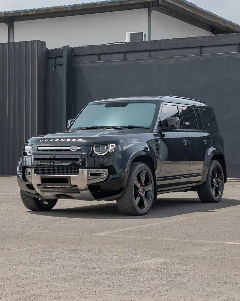 LAND ROVER DEFENDER 110 X 3.0 P400 2022 SANTORINI BLACK. MULUS TERAWAT