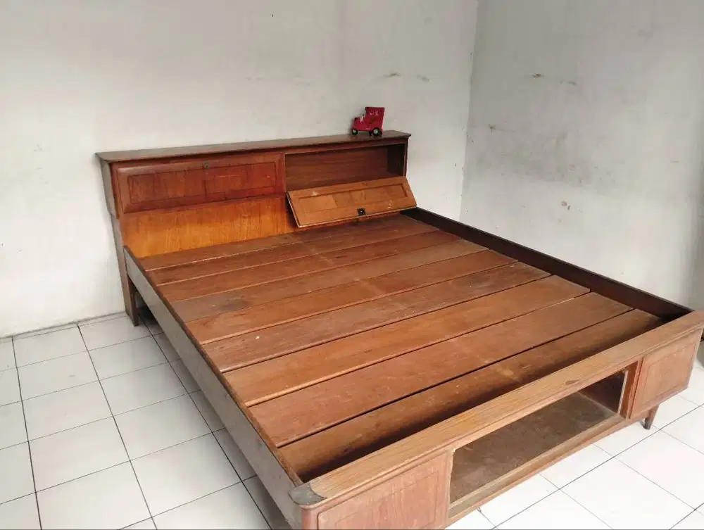 Dipan kayu jati asli. Jadul. Tempahan