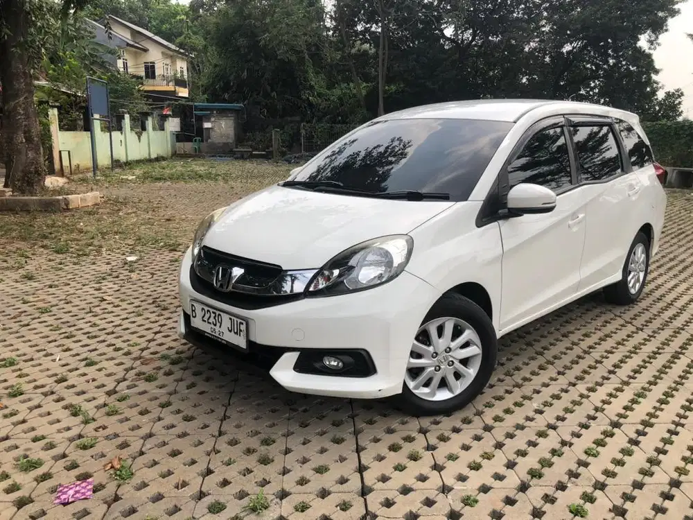 Mobilio E AT 2016 Putih Paket Kredit Premium