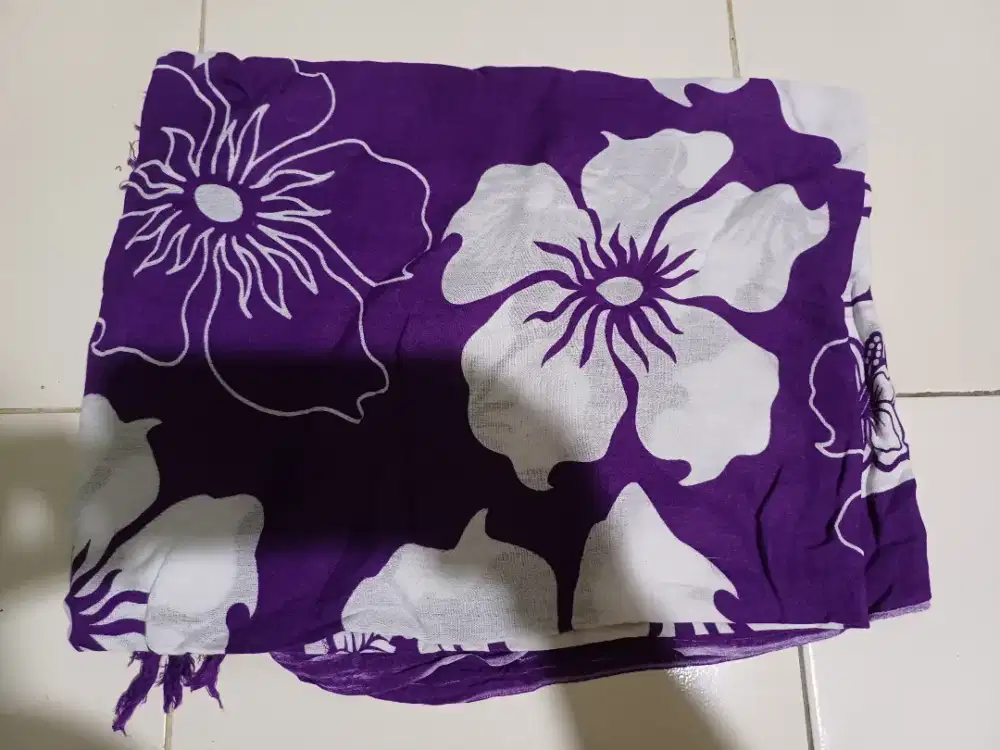 Sarung/ Kain Pantai Lilac Putih