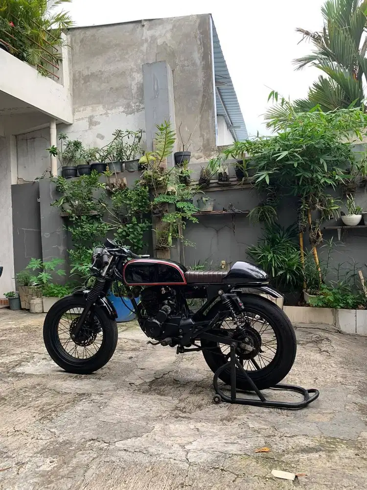 BRAT CAFE RACER ( 1 MOTOR 2 MODEL)