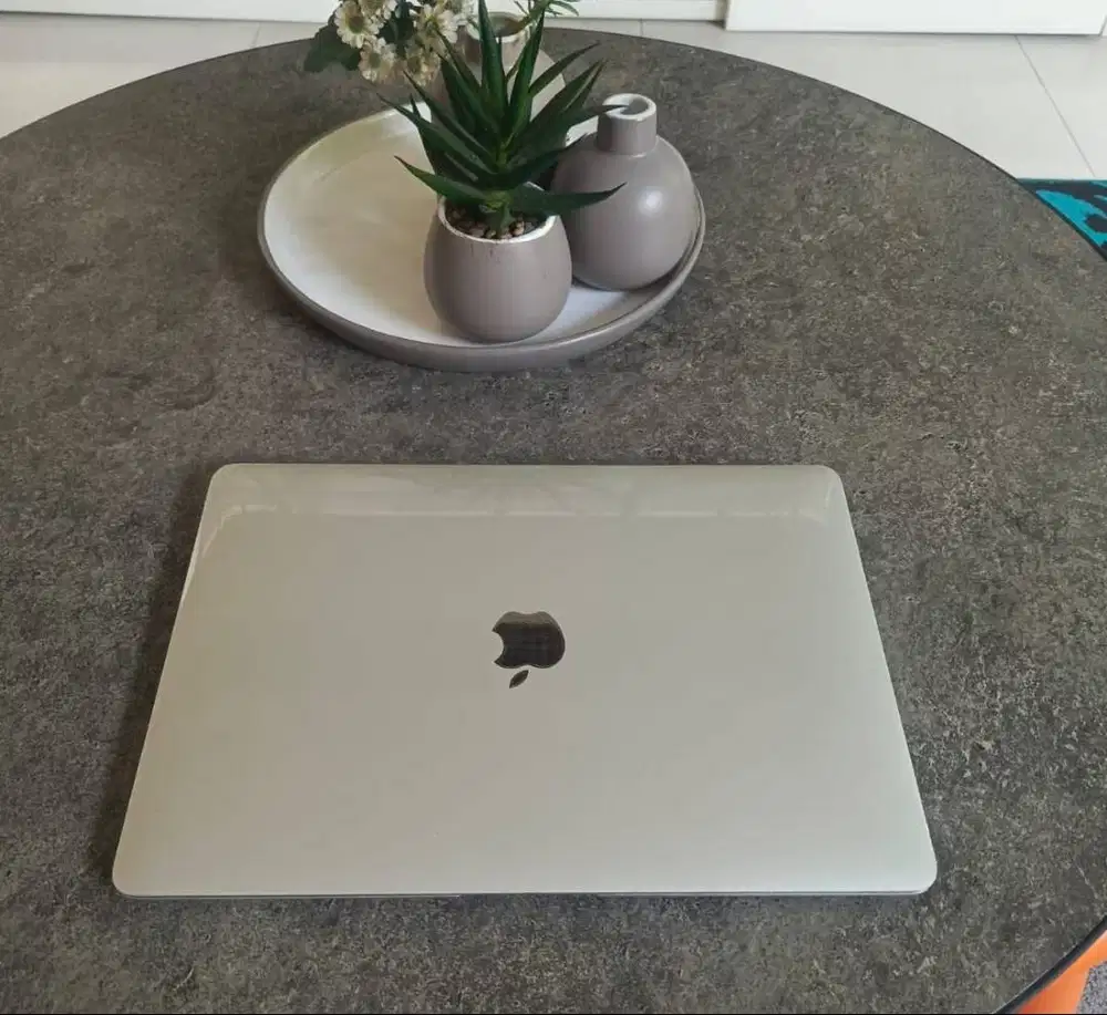 Macbook Air 13inch 2018 Corei5 SSD 256GB Silver OSX Sonoma
