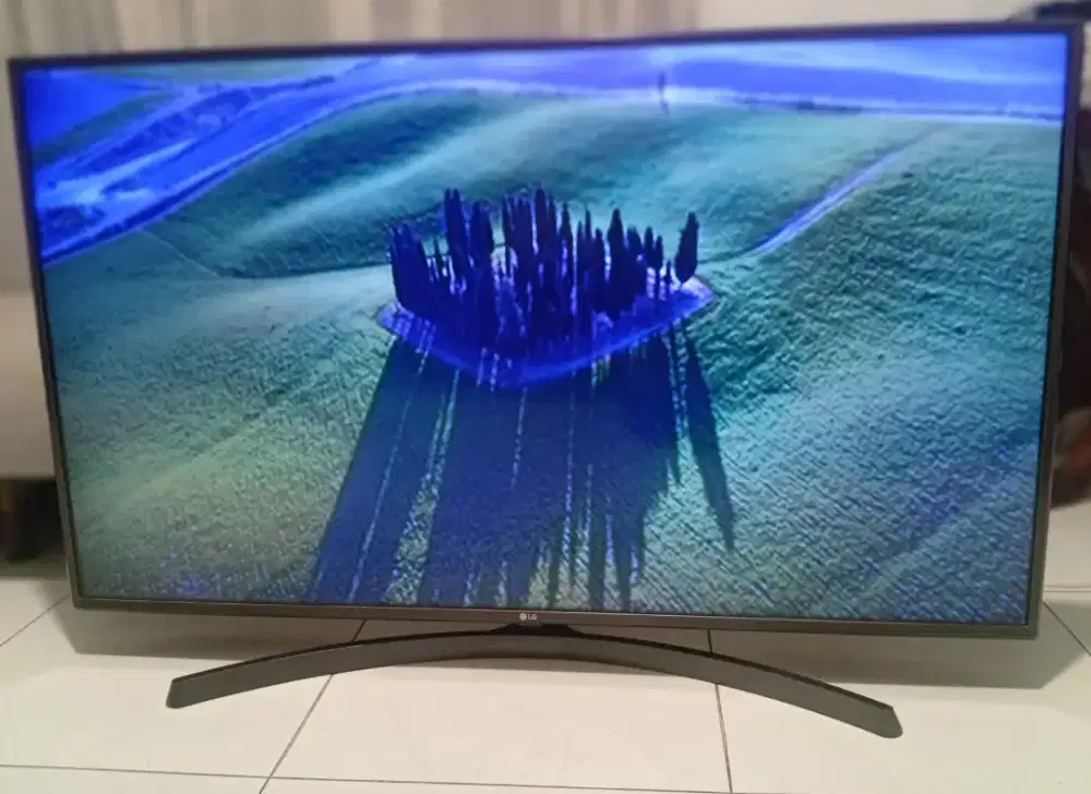 TV Android 50inch merk LG layar lebar suara mantab remote asli