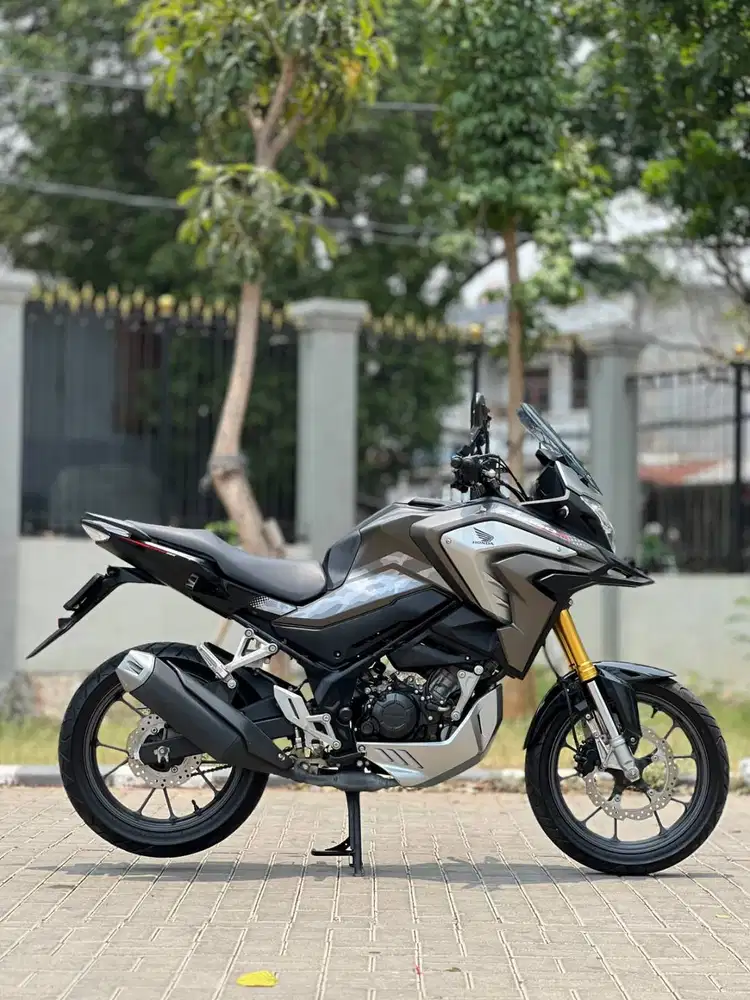 HONDA CB 150X 2023 COKLAT SILVER KM 3K PAJAK PANJANG LIKE NEW