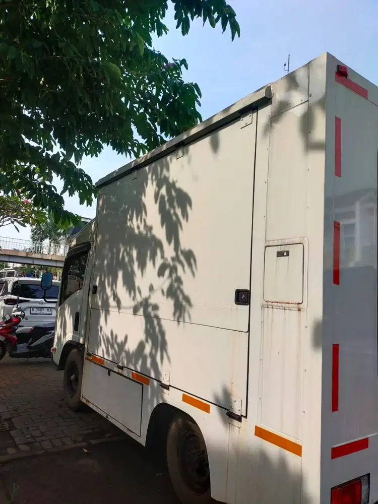 DIJUAL CONTAINER FOODTRUCK - ISUZU NLR 55TX