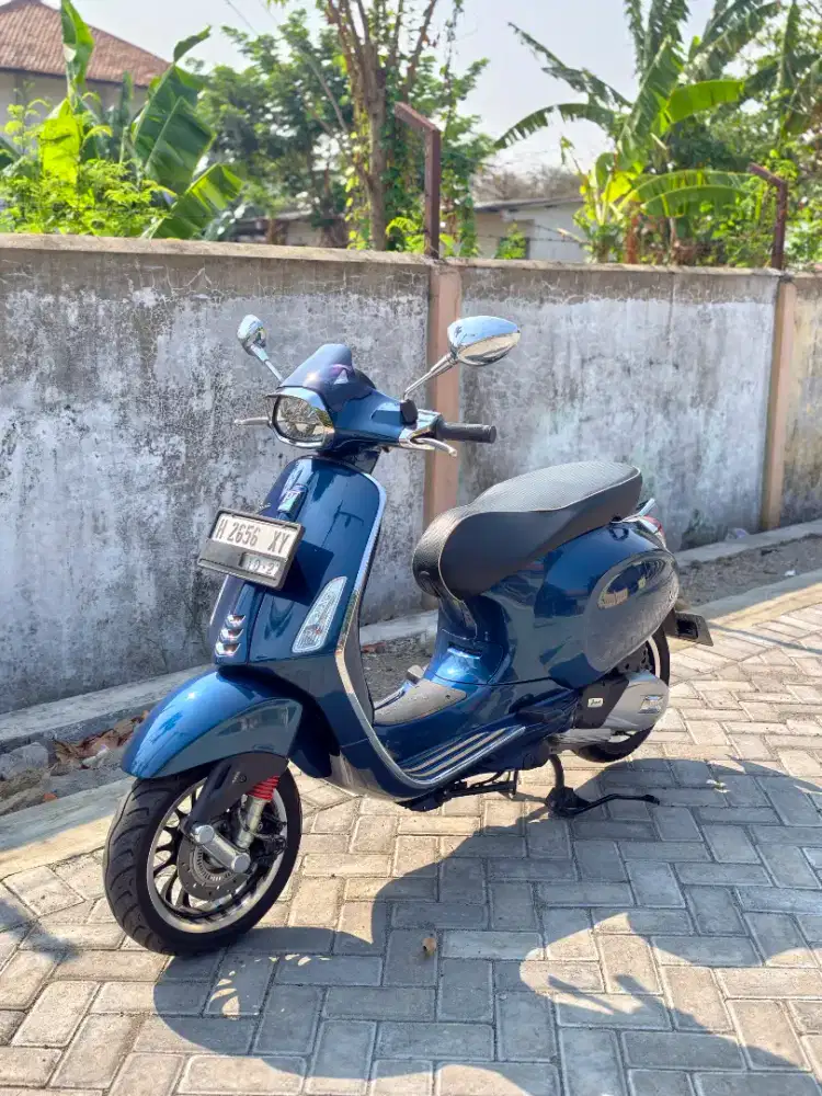 Vespa sprint abs 2022 km 1rb seribu like new seperti baru