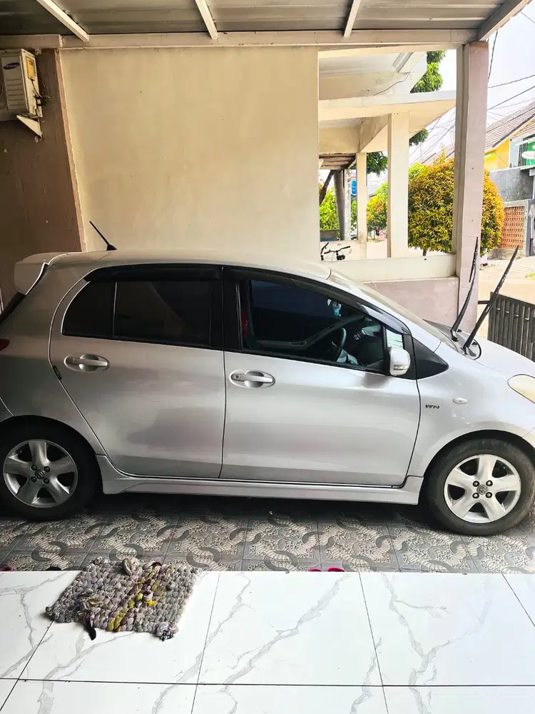 Dijual yaris manual