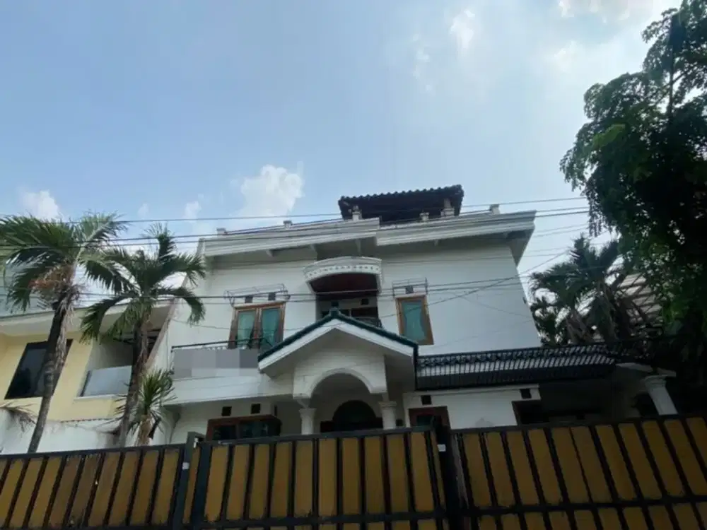 MURAH !! DIJUAL RUMAH DI PULOMAS 2,5 LANTAI SEMI FURNISHED