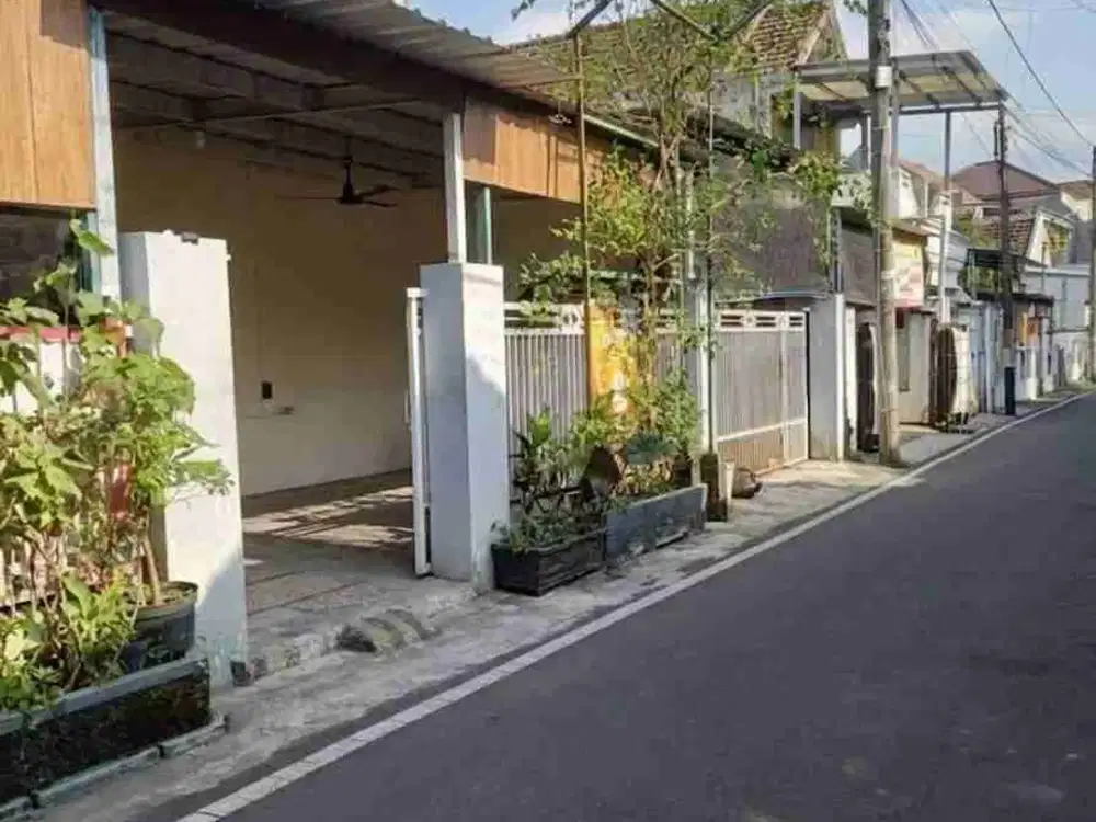 Dijual Rumah Usaha Klampok Kasri Klojen Malang Beserta Rumah Kost Aktif