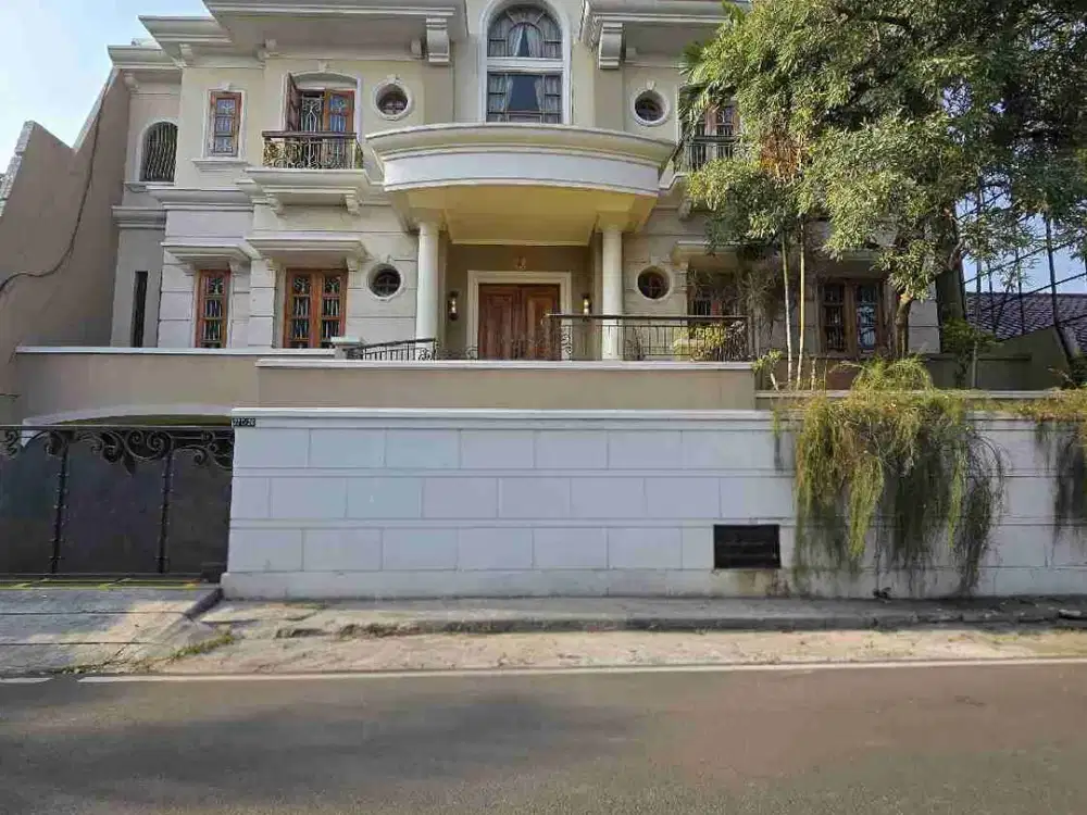 dijual rumah mewah lokasi strategis di Cempaka Putih Jakarta Pusat
