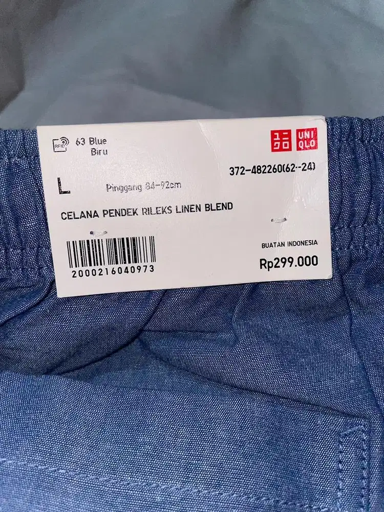 UNIQLO CELANA PENDEK RILEKS LINEN BLEND