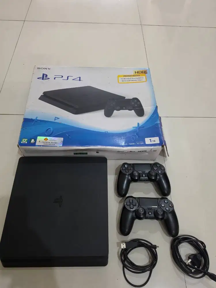 PS 4 1TB + 2stik ori. Mulus seperti baru