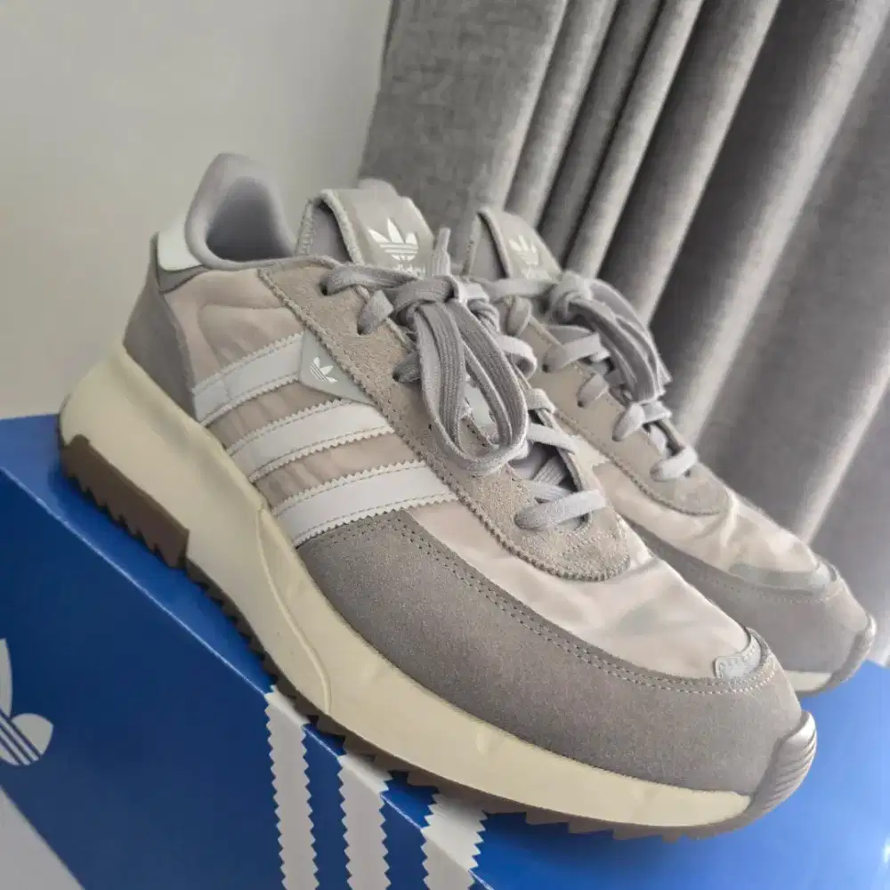 Sepatu ADIDAS Retropy F2 size 45 vrey