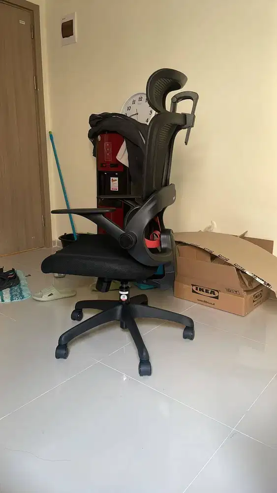 Kursi Kantor Ergonomis SIHOO B100 Hitam Belum Dipakai