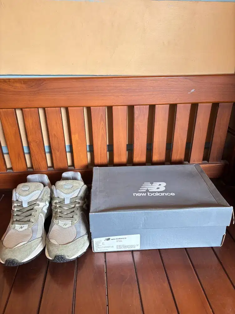 Sepatu New Balance 2002R 44 1/2 Fullset Ori..