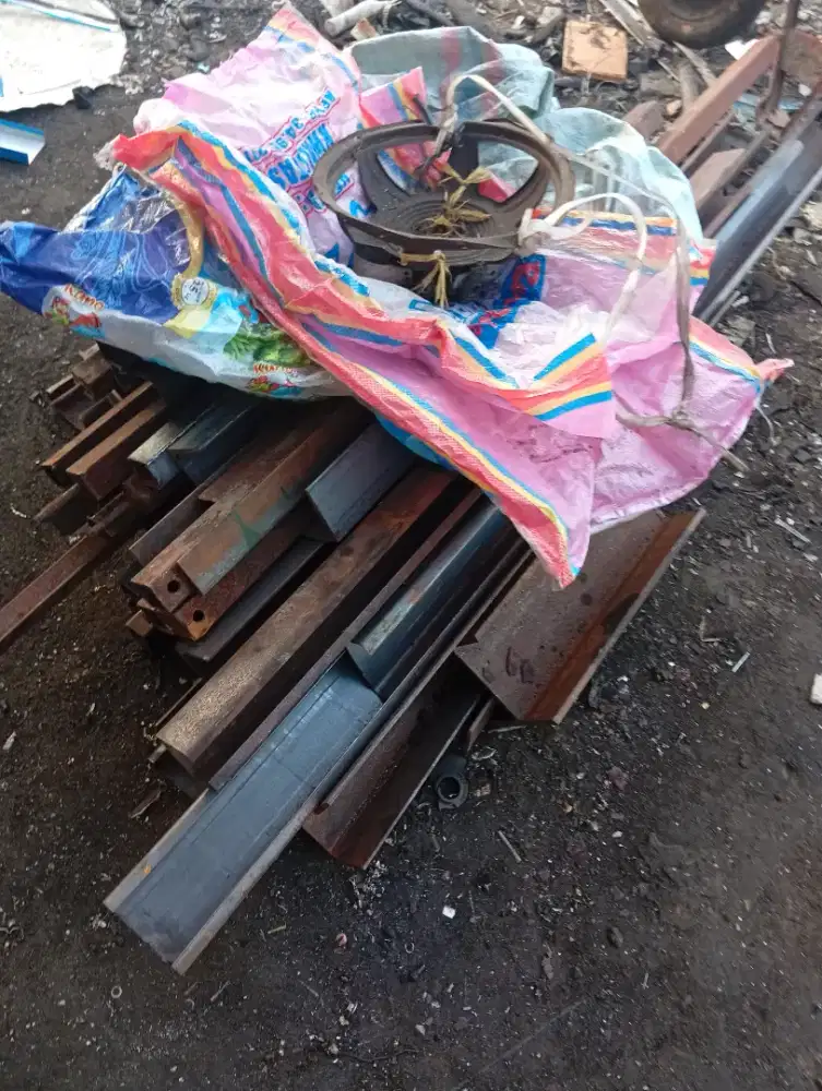 Dibeli Rosok Besi Tua Logamlainnya Elektronik Rusak Ac Mesin Mesin dll