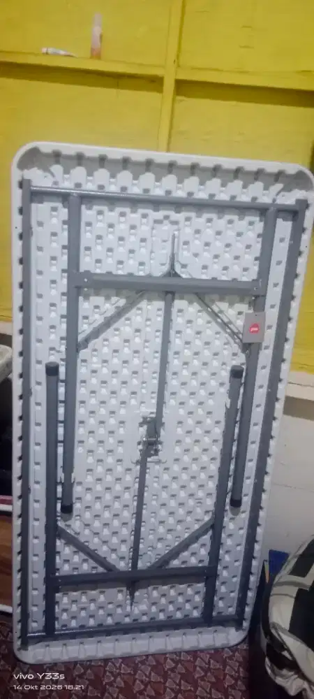 Meja lipat putih mulus