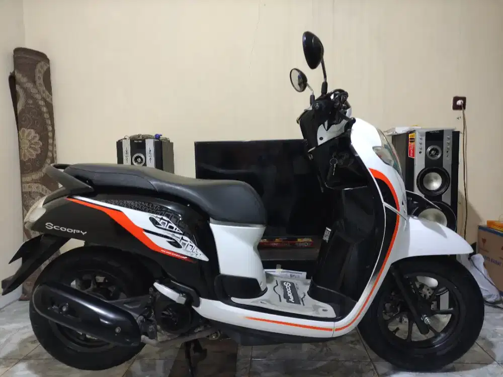 SUPER ISTIMEWA LOW KM SCOOPY DONAT CBS ISS SUPER MULUS NO MINUS