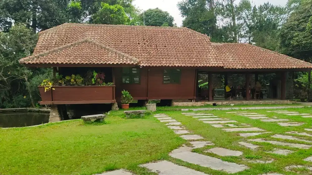 Dijual villa + kebun luas sejuk di lebak muncang ciwidey Bandung