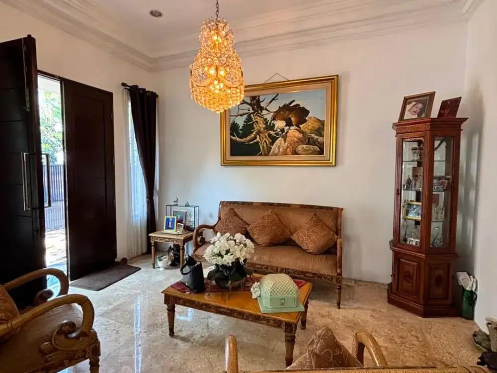Di Jual Rumah Strategis nyaman di  Citra Gran (Boulevard)