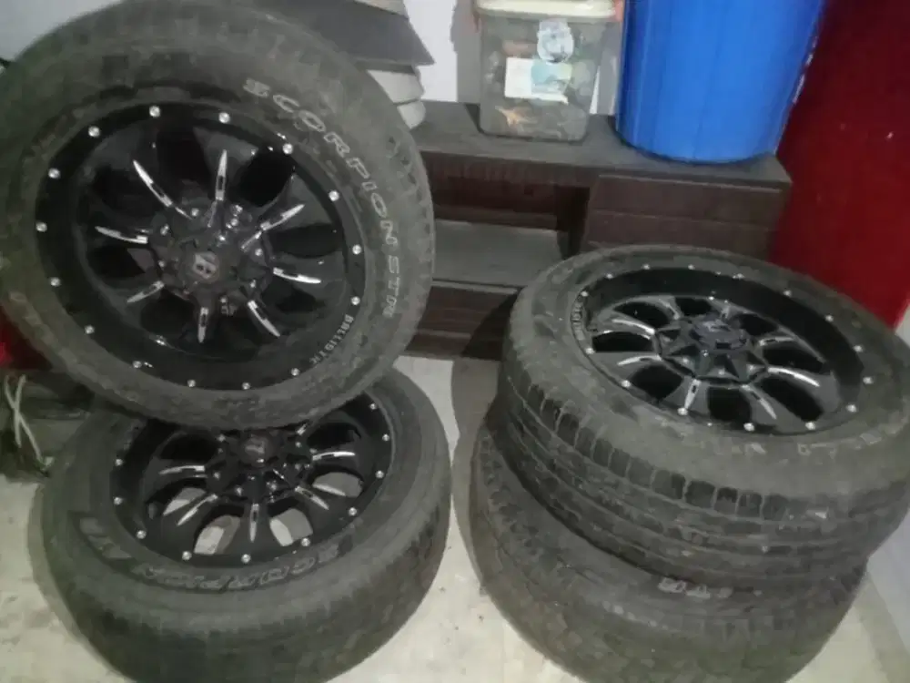 VELG BALLISTIC R20 + BAN SCORPIO (80%) UNTUK PAJERO/ FORTUNER