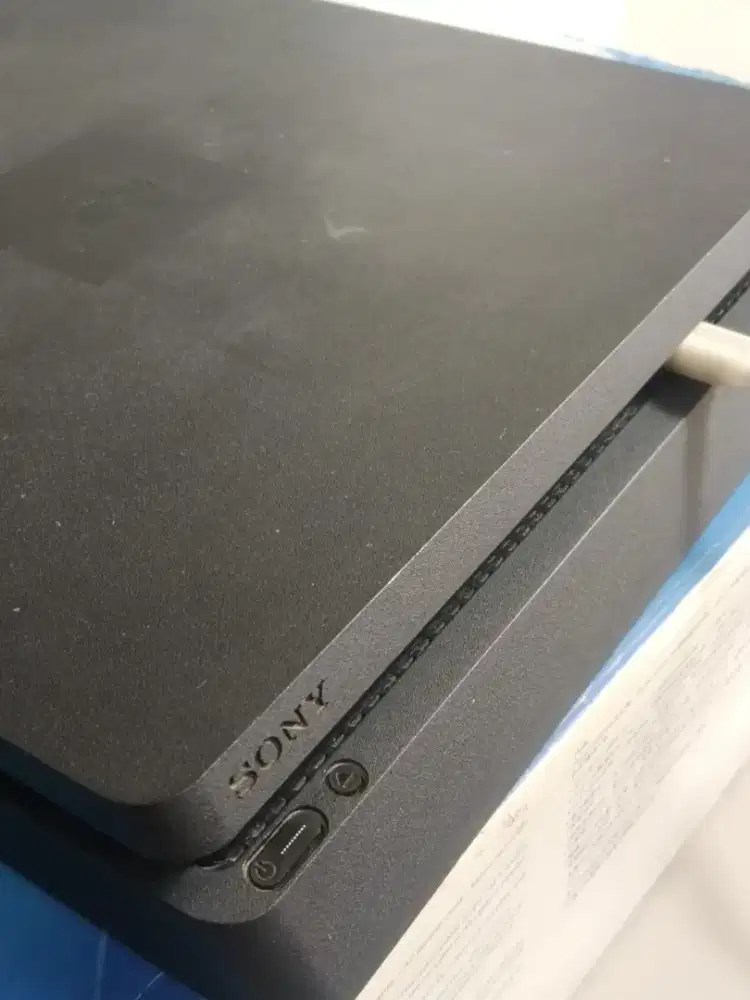 ps 4 slim 500gb like a new