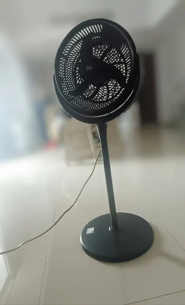 2 kipas berdiri. Merek KRIS.  3 speed.