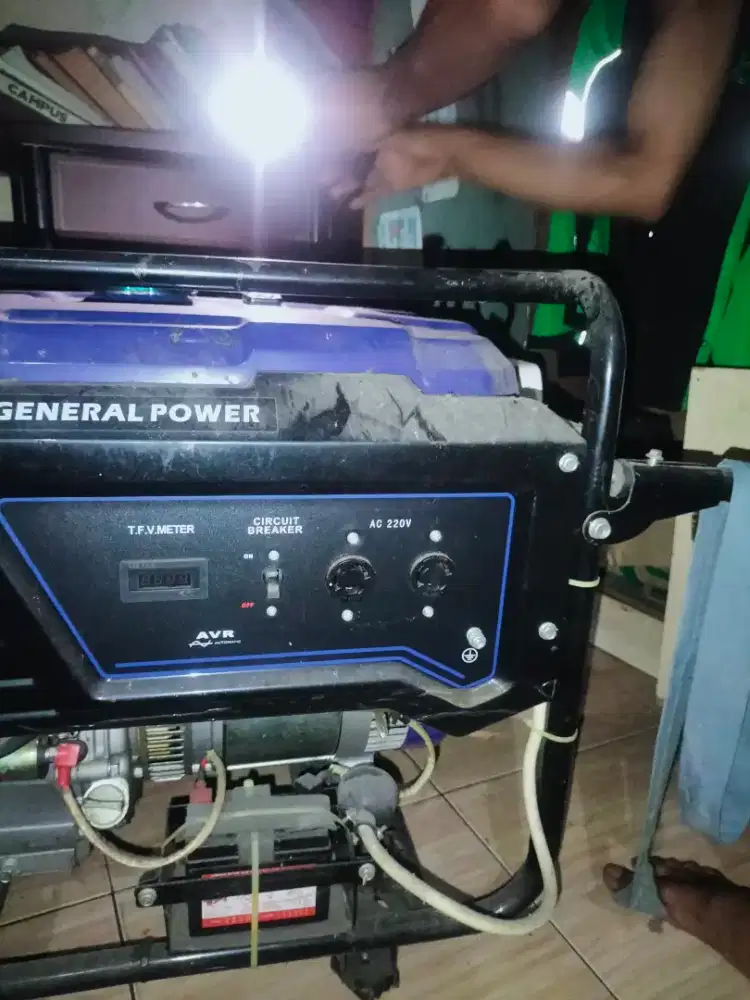 Genset 220 v bahan bakar bensin