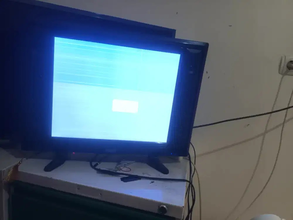 led tv 24inch weyon kondisi kena lcd