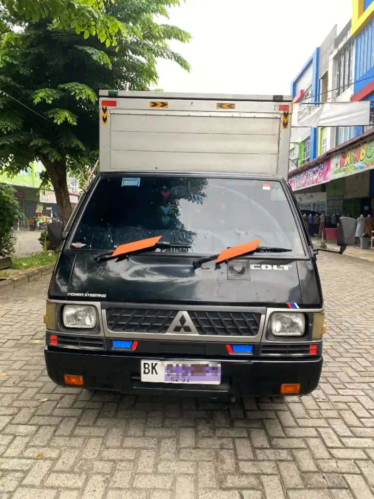 Mobil box mitsubishi L300