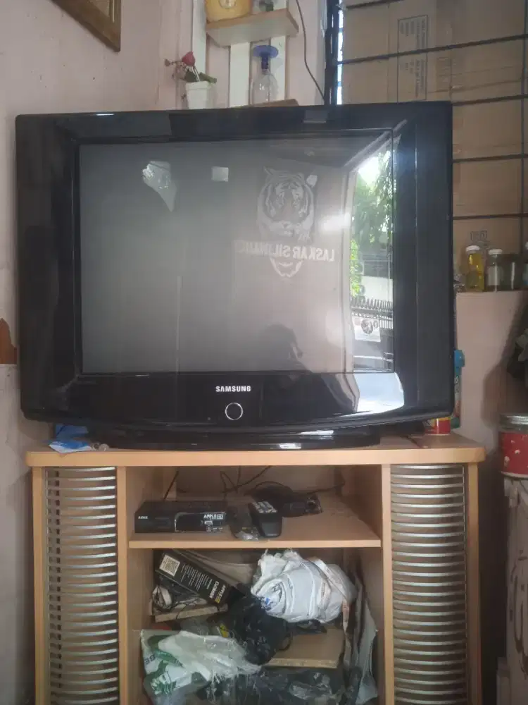 Dijual tv tabung Samsung slim 29 inc berikut stb matrix plus remot