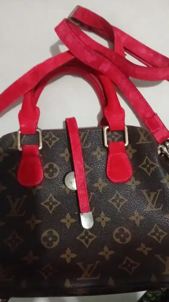 LV Made in France, SLING, HANDS , SHOULDE. ADA NOSER8