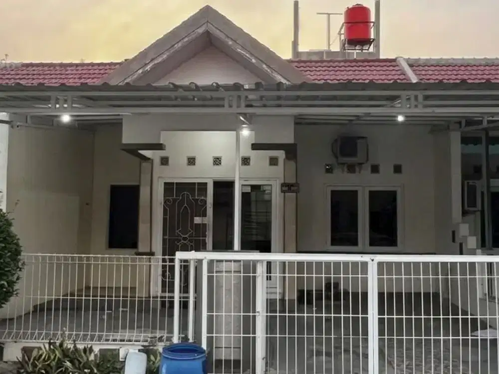Rumah di Graha Padma