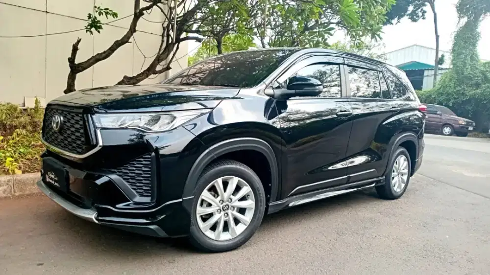 TOYOTA ZENIX 2.0 V HYBRID 2023 BLACK