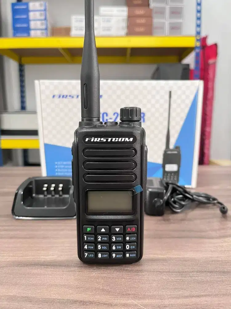 HT Firstcom FC2100R Jangkauan 10Km Power 10Watt