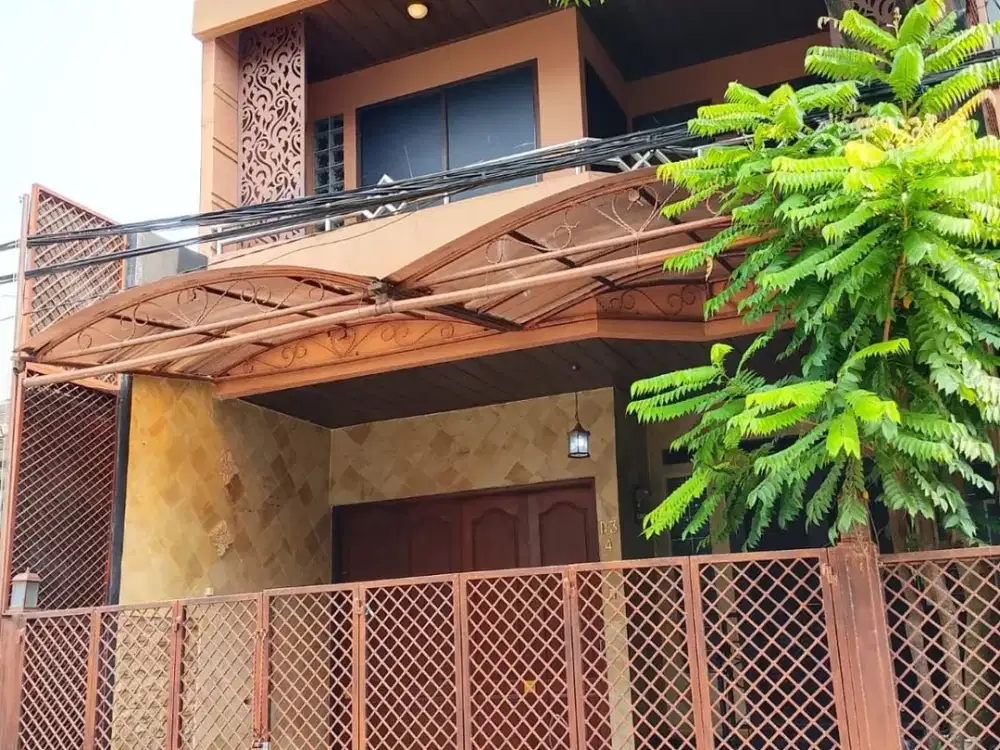 DIJUAL RUMAH EKSKLUSIF 3 LANTAI SANGAT STRATEGIS DI CLUSTER ALAMANDA GRAND DEPOK CITY