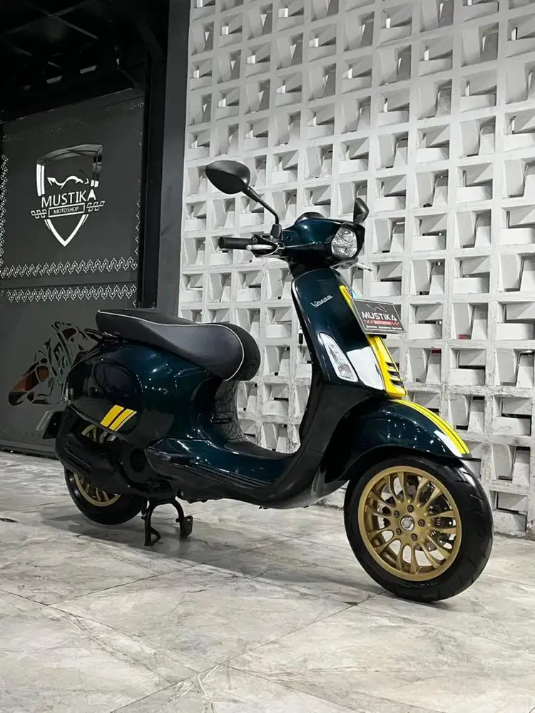 Vespa Sprint 150 Racing Sixties