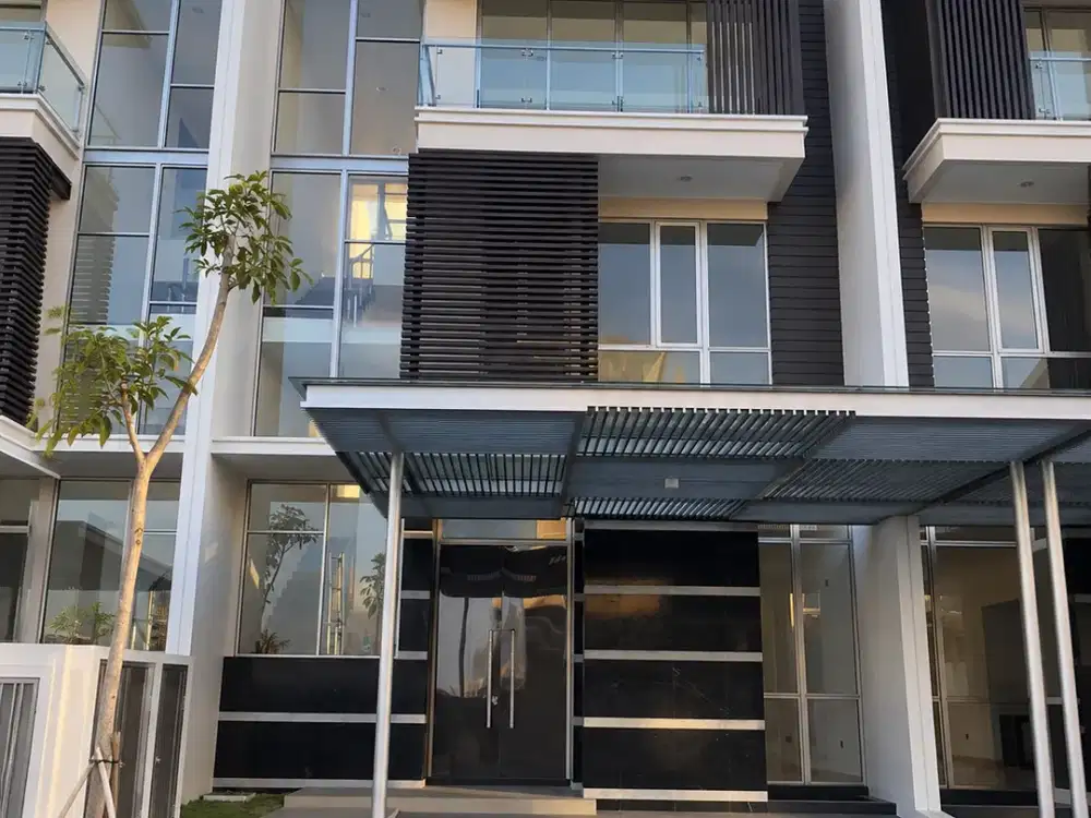 DIjual Rumah 3 Lantai Cluster Mozart Golf Island PIK dengan Lift